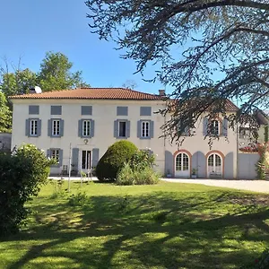 Chez Celine Et Philippe Marie Dans Propriété De Charme Avec Piscine Séjour chez l'habitant